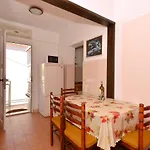 C W Balcony Shared Terrace & The Sea View 아파트 *