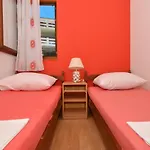C W Balcony Shared Terrace & The Sea View 아파트 트로기르