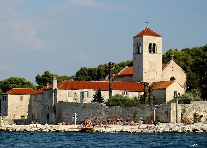 C W Balcony Shared Terrace & The Sea View *